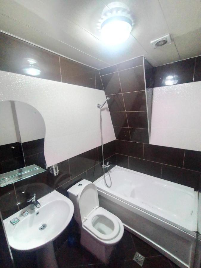 Hotel Vakhtanguri Batoumi Extérieur photo