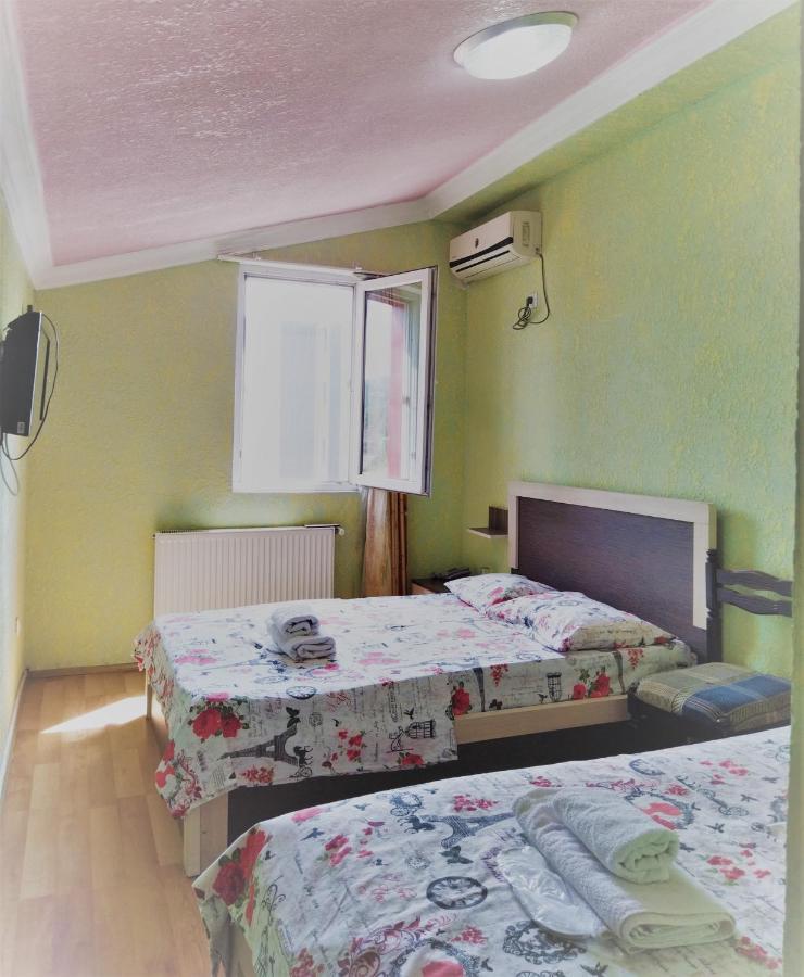 Hotel Vakhtanguri Batoumi Extérieur photo