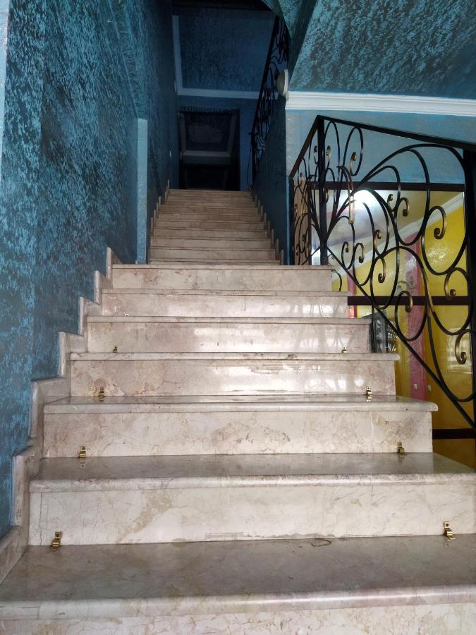 Hotel Vakhtanguri Batoumi Extérieur photo