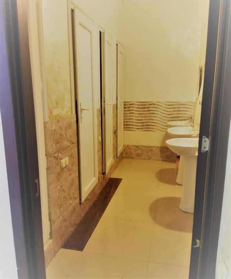 Hotel Vakhtanguri Batoumi Extérieur photo