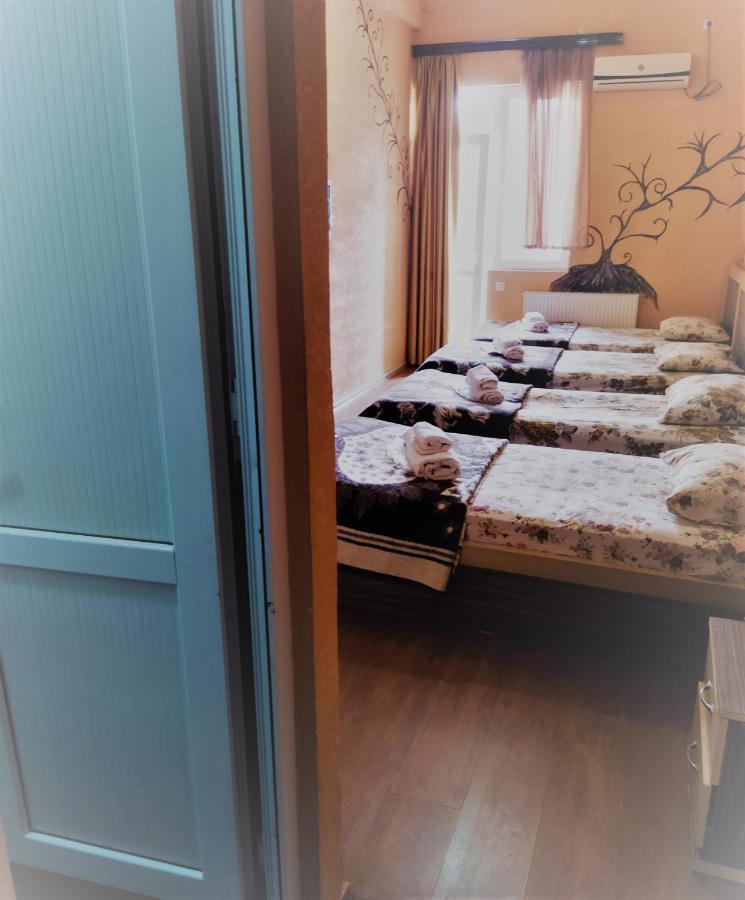 Hotel Vakhtanguri Batoumi Extérieur photo