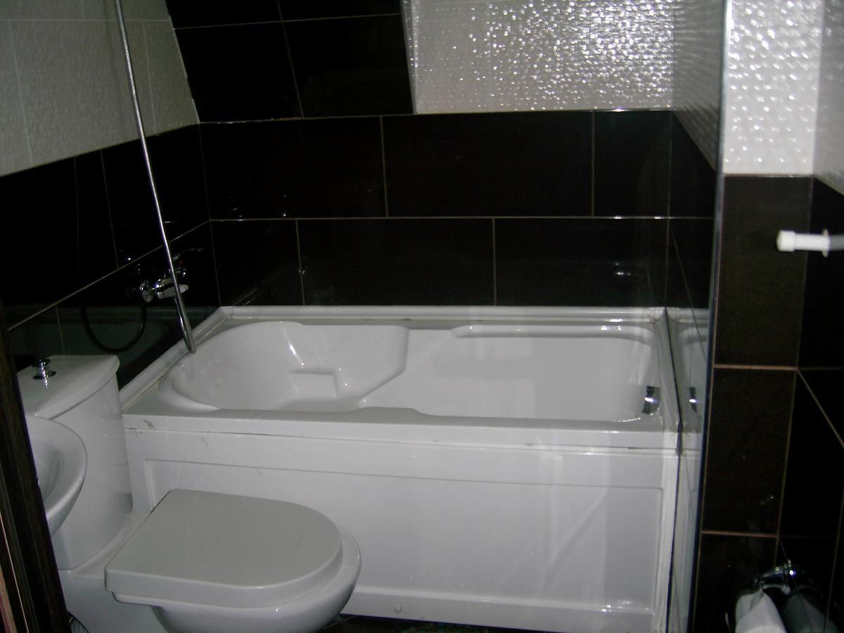 Hotel Vakhtanguri Batoumi Extérieur photo