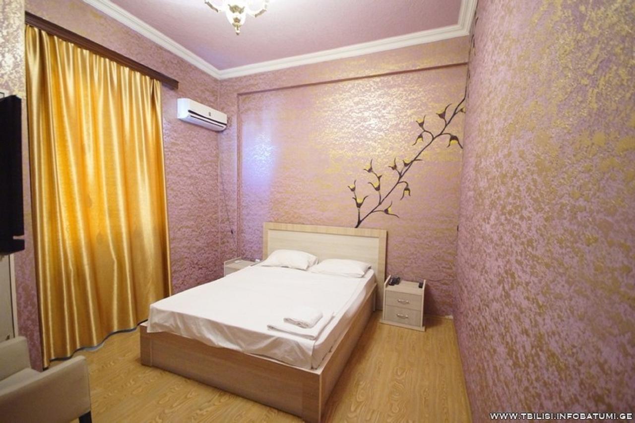Hotel Vakhtanguri Batoumi Extérieur photo