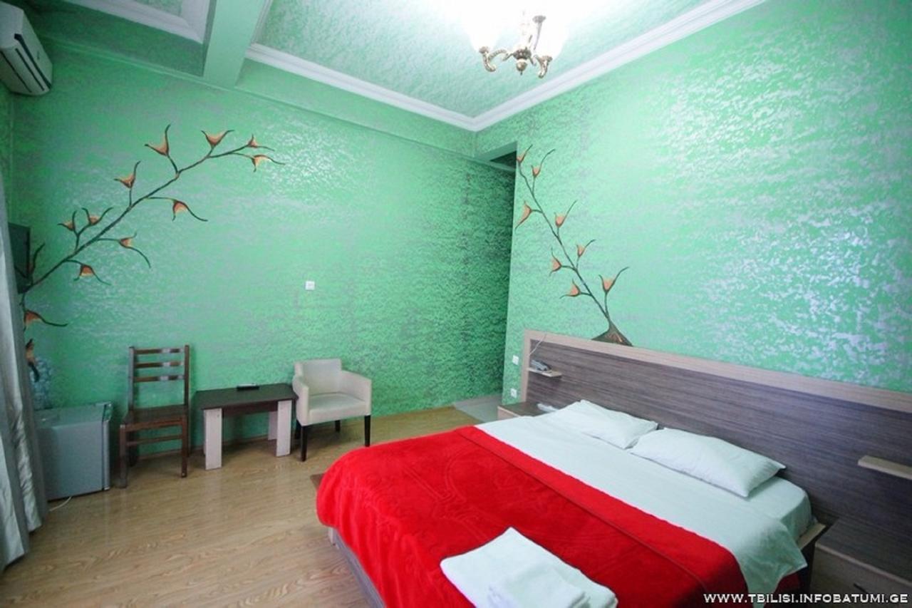 Hotel Vakhtanguri Batoumi Extérieur photo