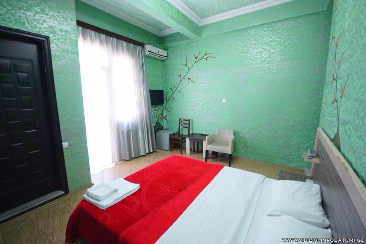 Hotel Vakhtanguri Batoumi Extérieur photo