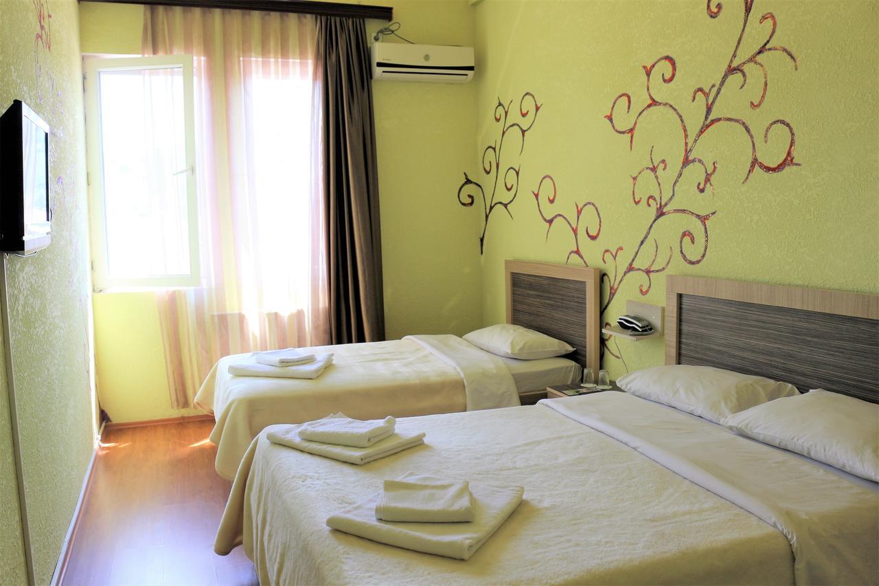 Hotel Vakhtanguri Batoumi Extérieur photo