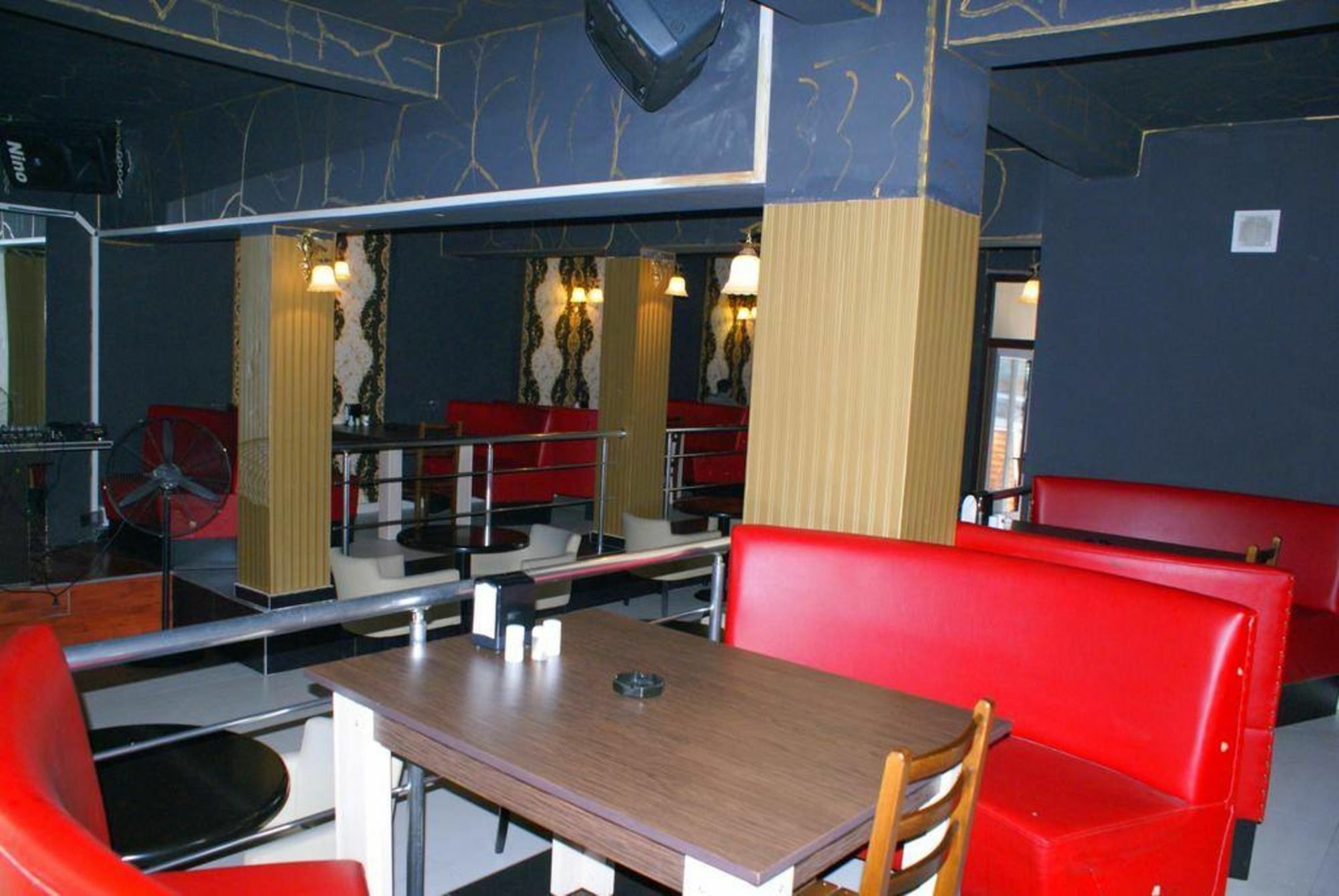 Hotel Vakhtanguri Batoumi Extérieur photo